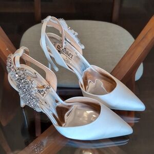 Badgley Mischka bridal pumps NWOT